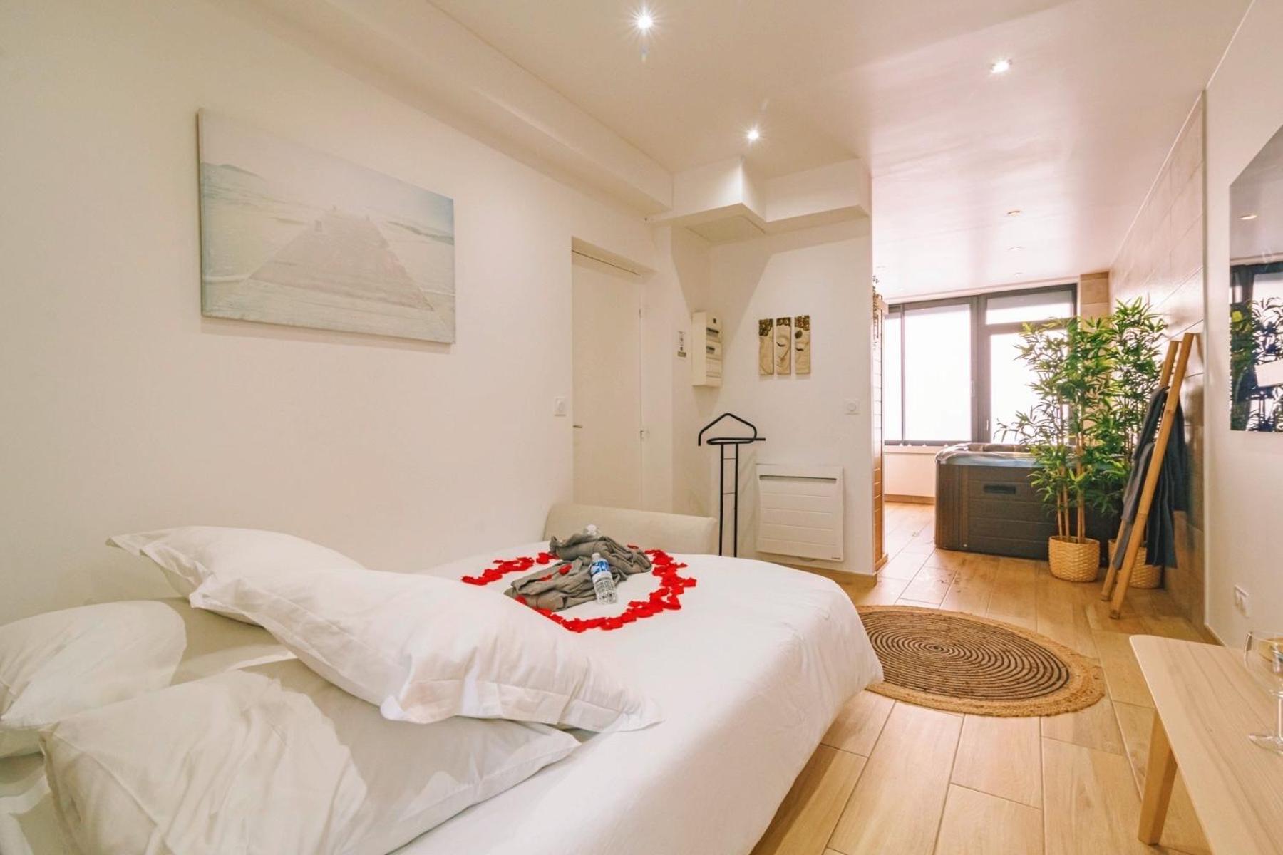 Spa Appartement O Temps Suspendu Reims Centre Sauna Et Jacuzzi Buitenkant foto